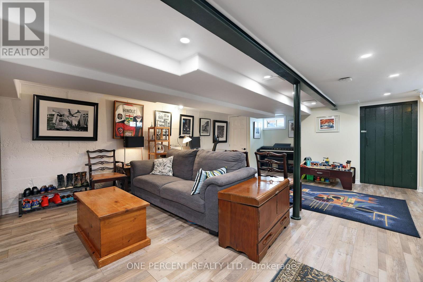 960 Gladstone Avenue, Ottawa, ON - Indoor Photo Showing Living Room
