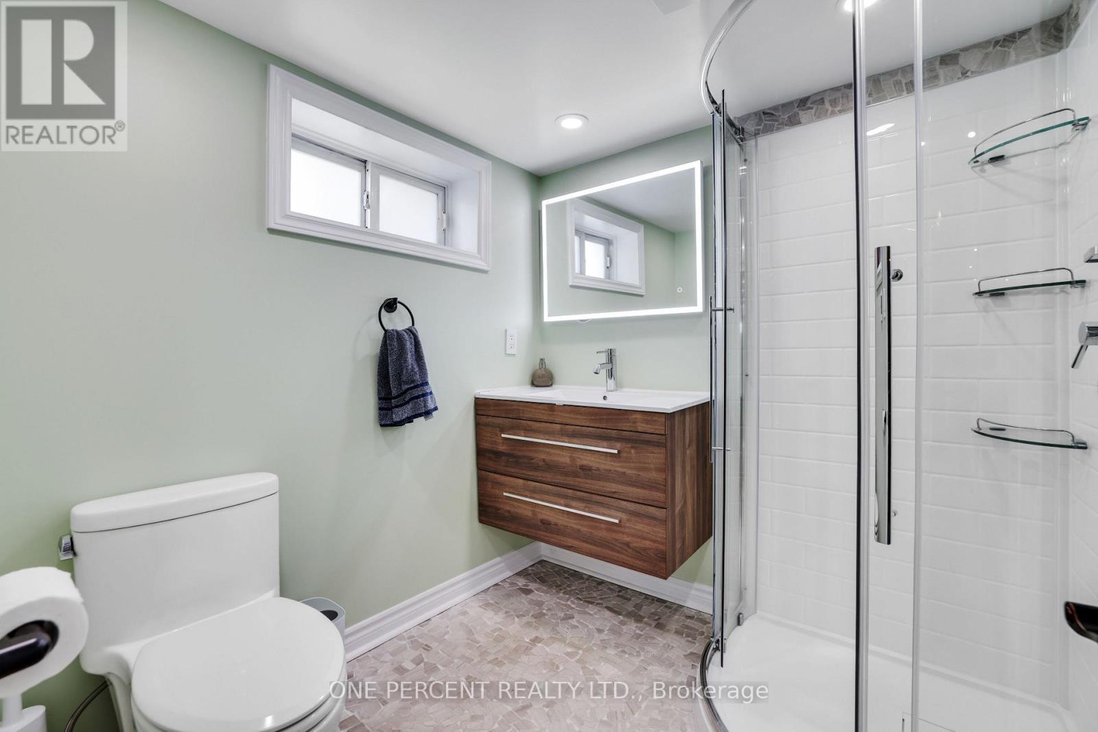 960 Gladstone Avenue, Ottawa, ON - Indoor Photo Showing Bathroom