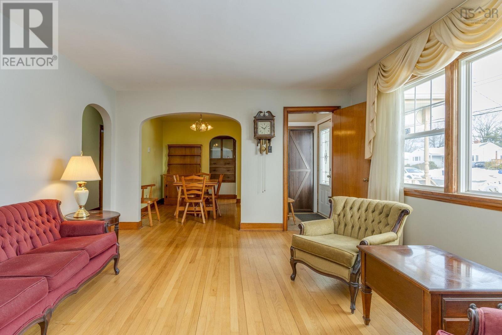 24 Penhorn Drive, Dartmouth, NS - Indoor Photo Showing Living Room
