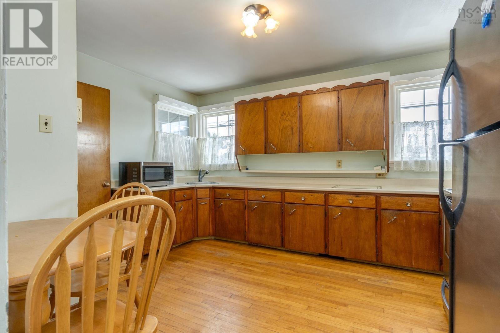 24 Penhorn Drive, Dartmouth, NS - Indoor Photo Showing Kitchen