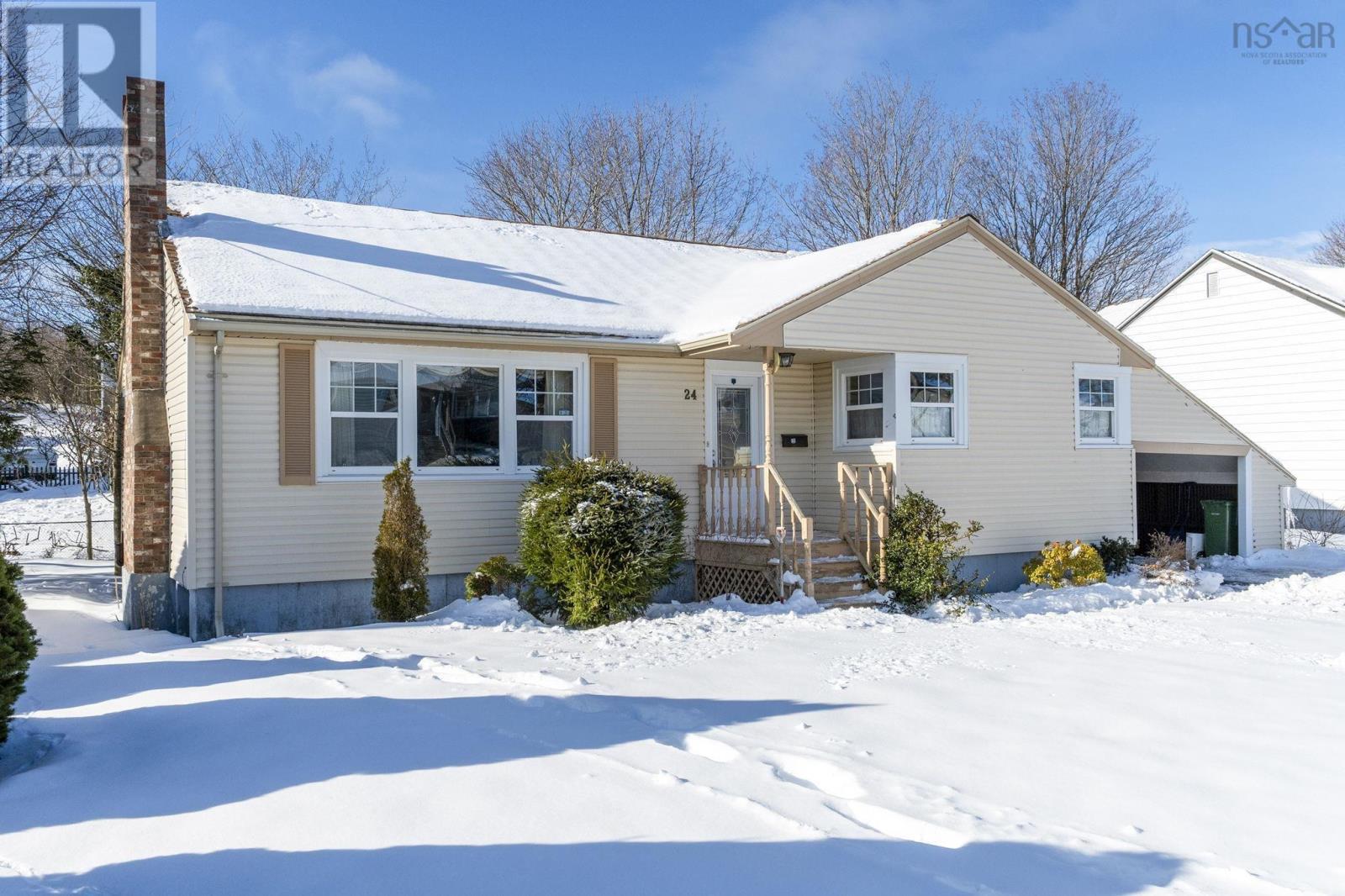 24 Penhorn Drive, Dartmouth, NS - Outdoor With Facade