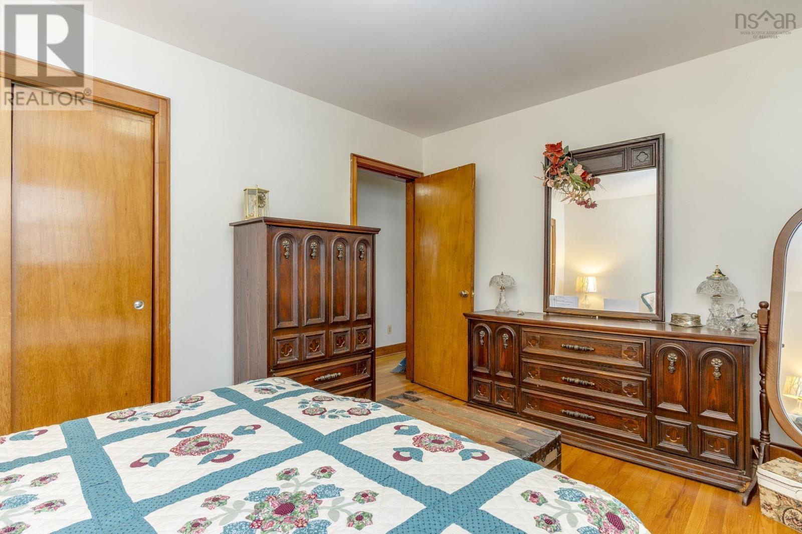 24 Penhorn Drive, Dartmouth, NS - Indoor Photo Showing Bedroom