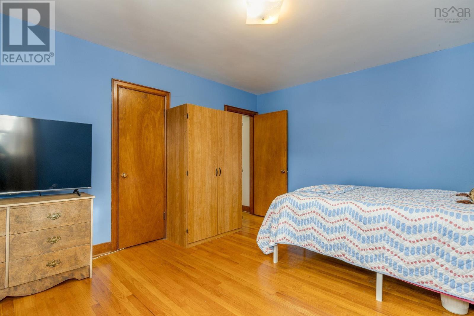 24 Penhorn Drive, Dartmouth, NS - Indoor Photo Showing Bedroom