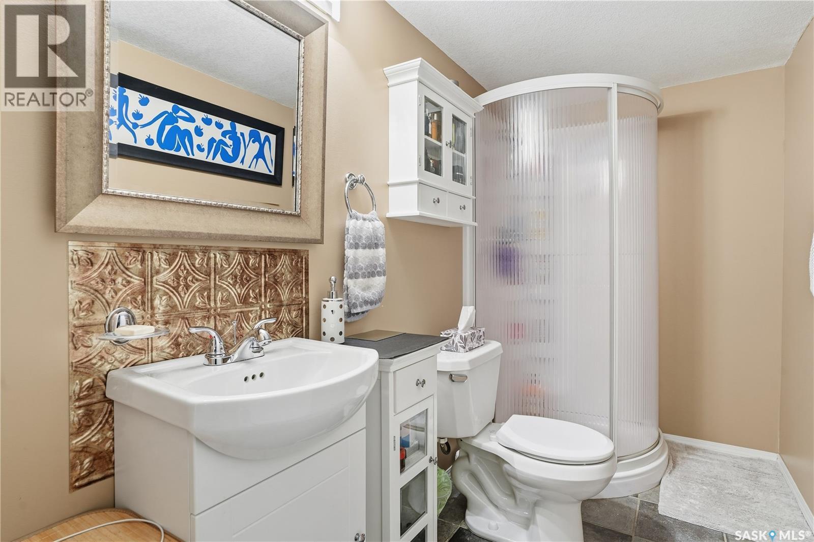 2804 St Andrews Road, Regina, SK - Indoor Photo Showing Bathroom