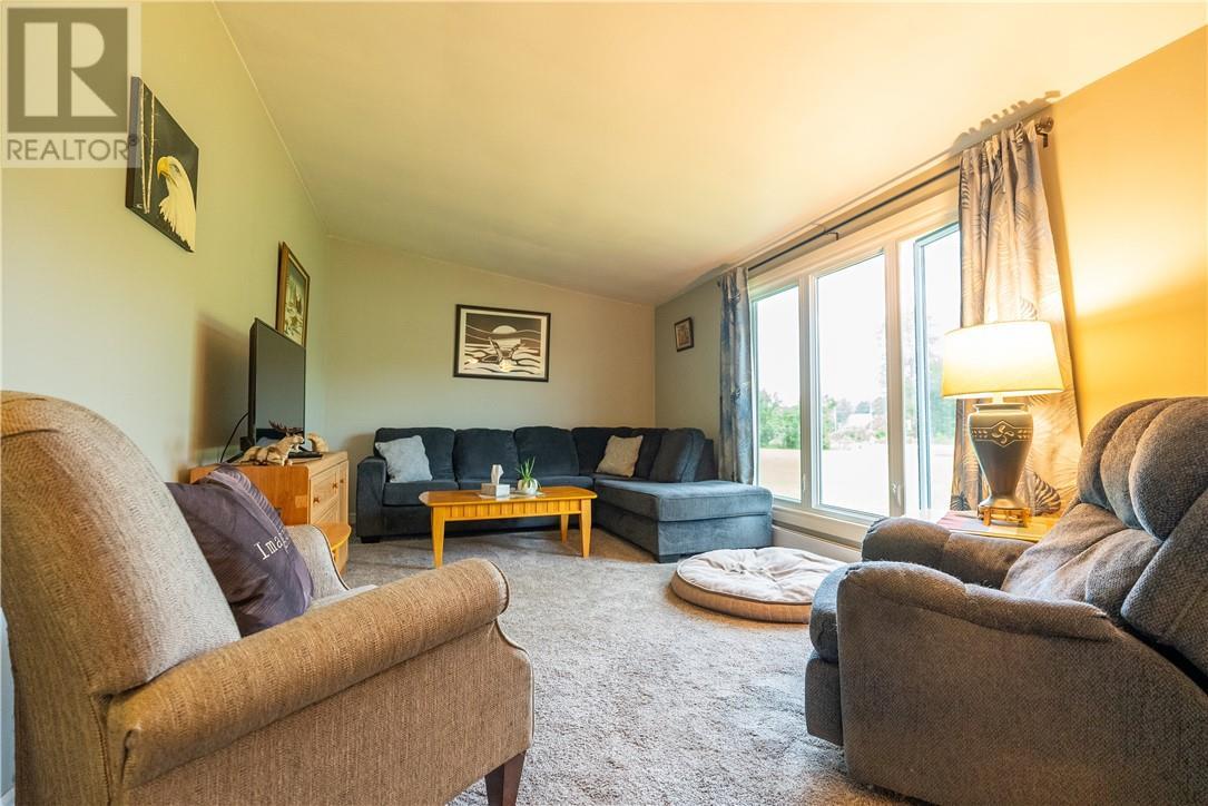 62 Highway 17 E, Spanish, ON - Indoor Photo Showing Living Room