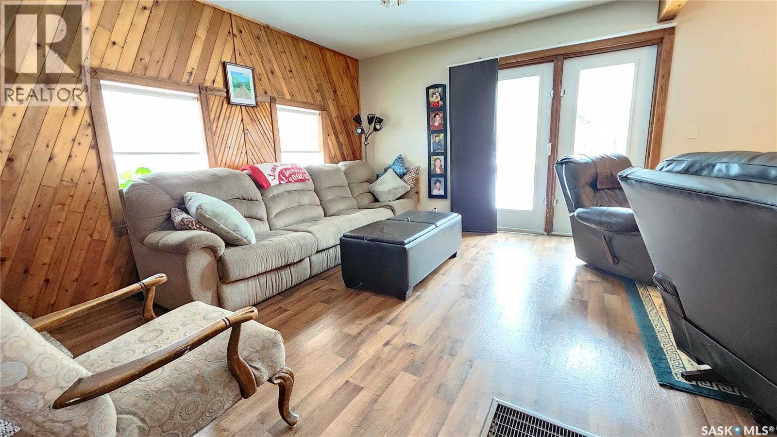 24 Railway Avenue, Meota Rm No.468, SK - Indoor Photo Showing Living Room