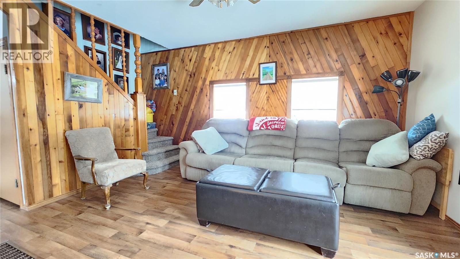 24 Railway Avenue, Meota Rm No.468, SK - Indoor Photo Showing Living Room