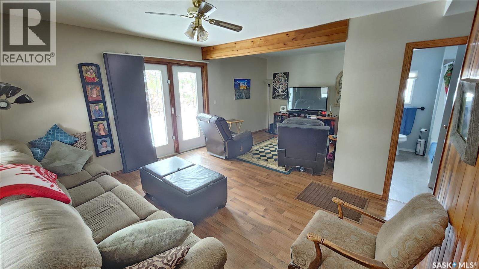 24 Railway Avenue, Meota Rm No.468, SK - Indoor Photo Showing Living Room
