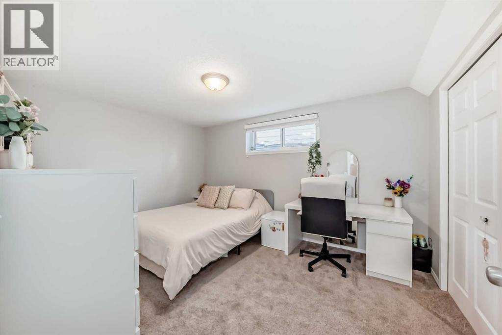 574 Chaparral Drive Se, Calgary, AB - Indoor Photo Showing Bedroom