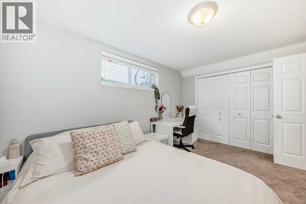 574 Chaparral Drive Se, Calgary, AB - Indoor Photo Showing Bedroom