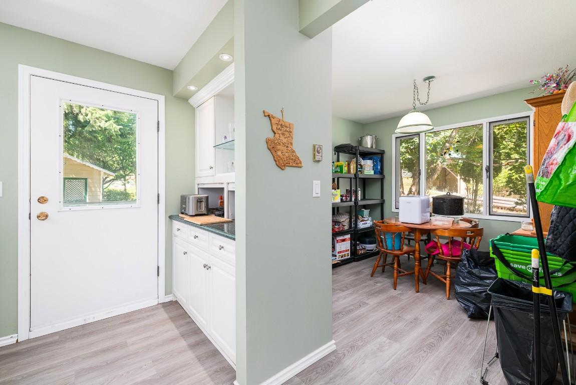 1270 Fox Tree Road, Lister, BC - Indoor