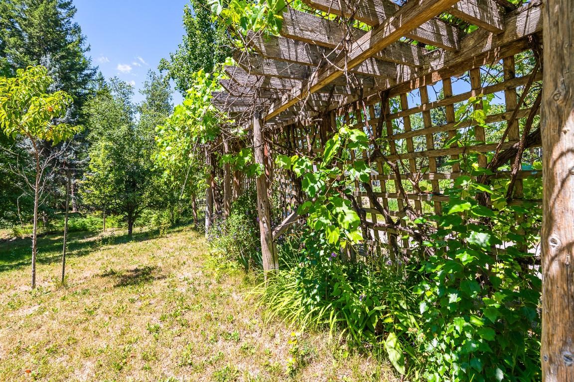 1270 Fox Tree Road, Lister, BC - Outdoor