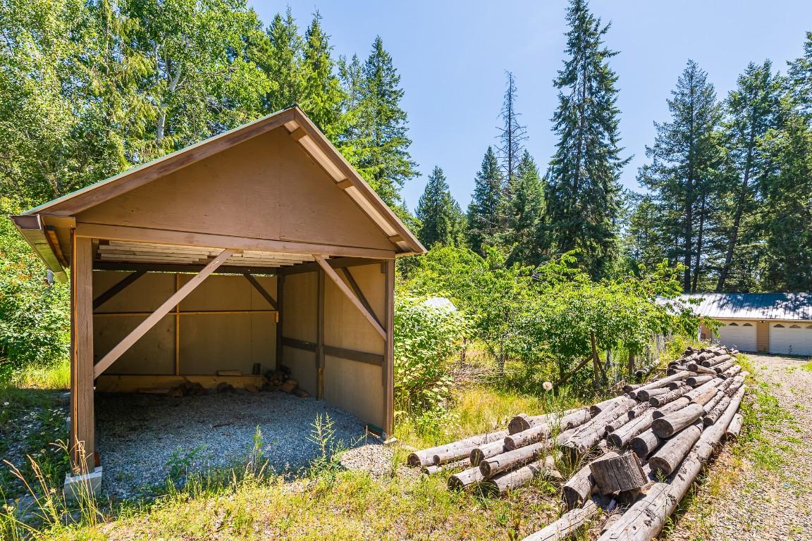 1270 Fox Tree Road, Lister, BC - Outdoor