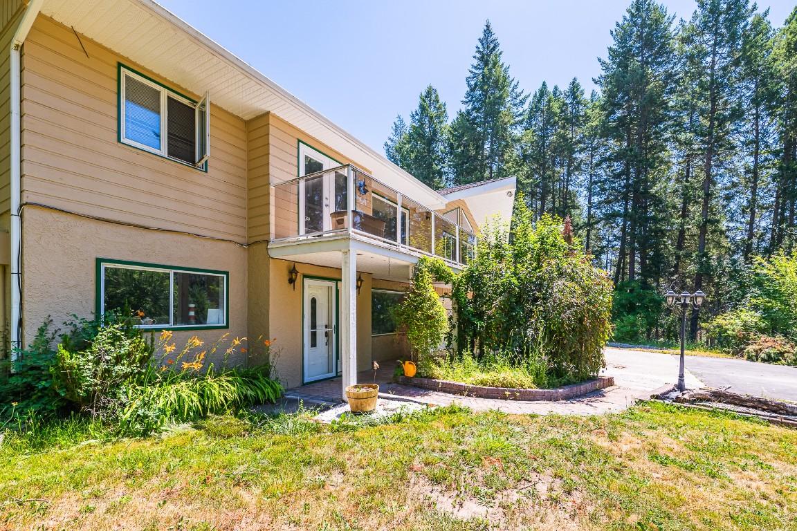 1270 Fox Tree Road, Lister, BC - Outdoor