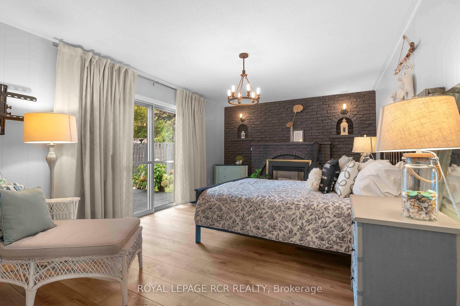 18 Spruyt Avenue, East Luther Grand Valley, ON - Indoor Photo Showing Bedroom