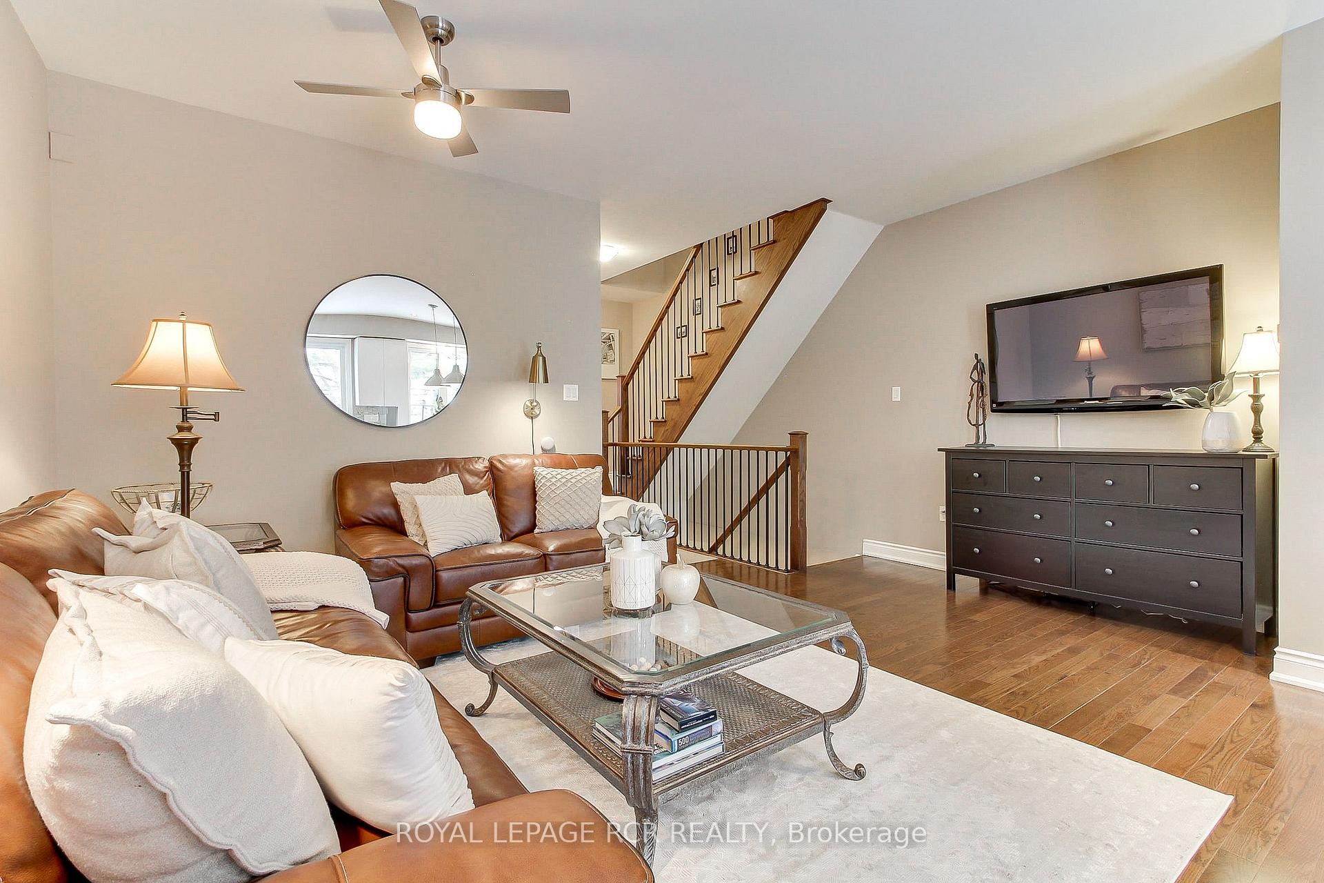 758 Wendy Culbert Crescent, Newmarket, ON - Indoor Photo Showing Living Room