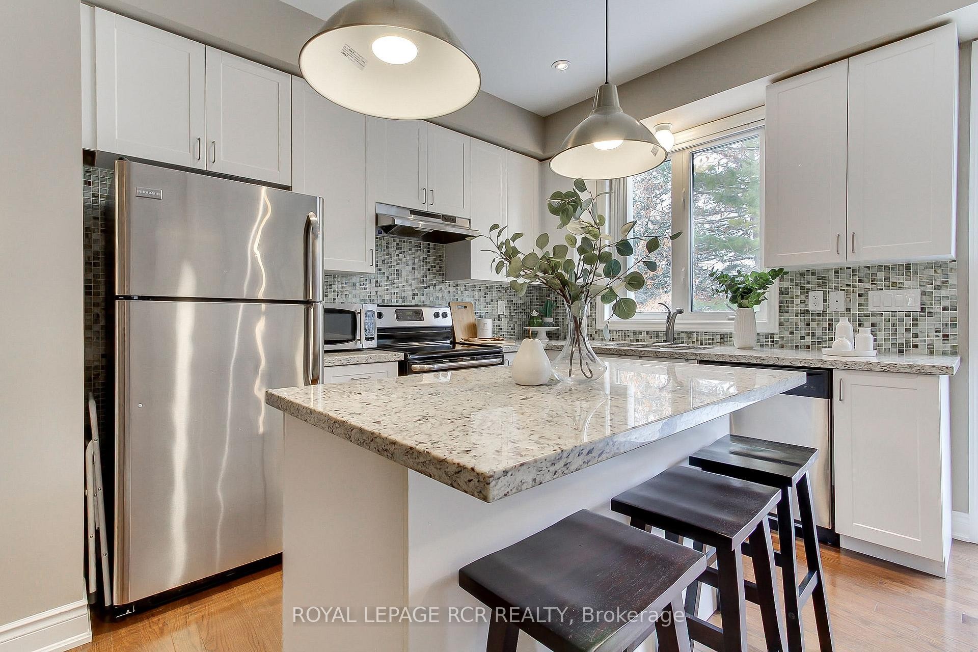 758 Wendy Culbert Crescent, Newmarket, ON - Indoor Photo Showing Kitchen With Upgraded Kitchen