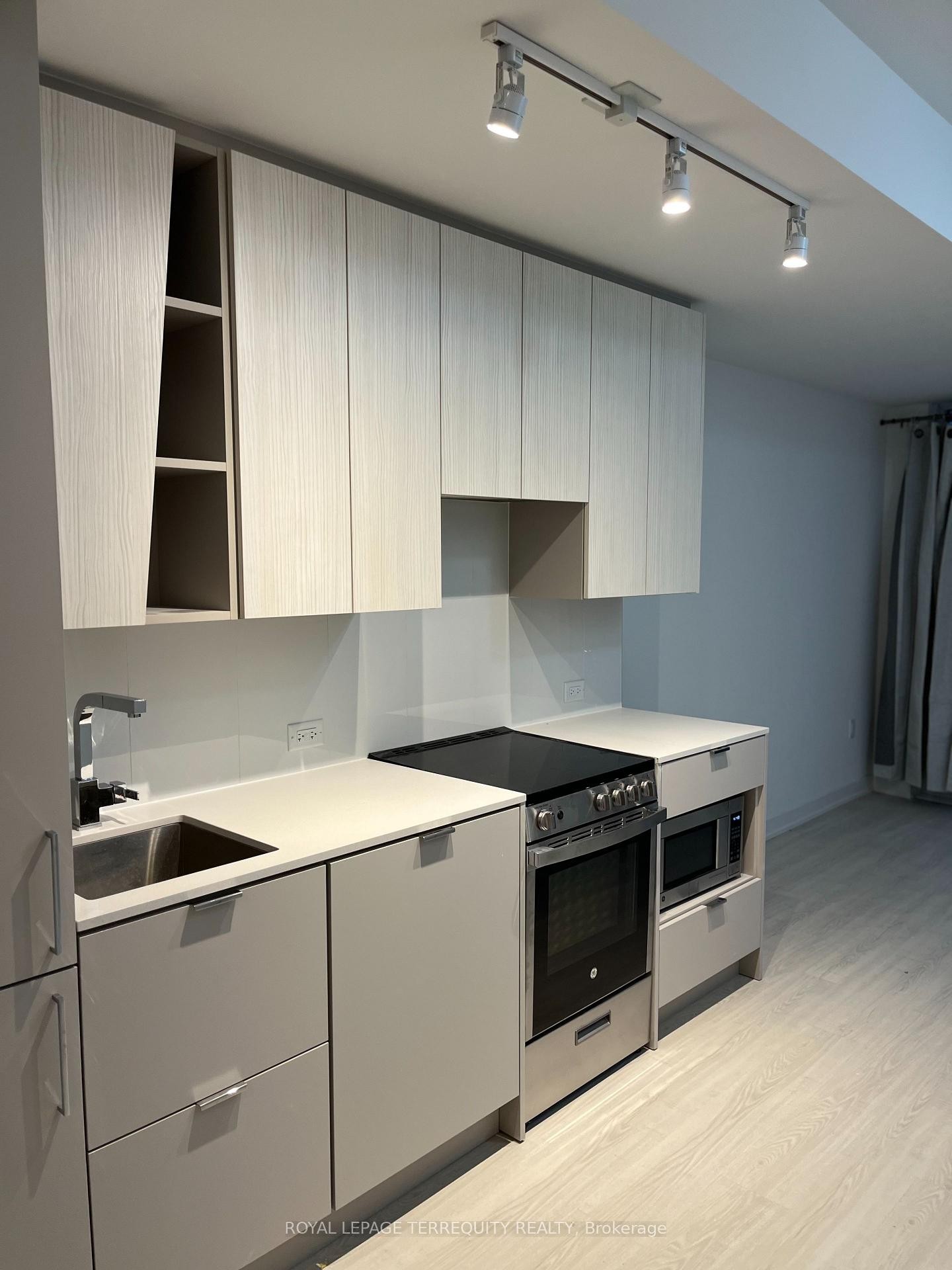 4611-3883 Quartz Road, Mississauga, ON - Indoor