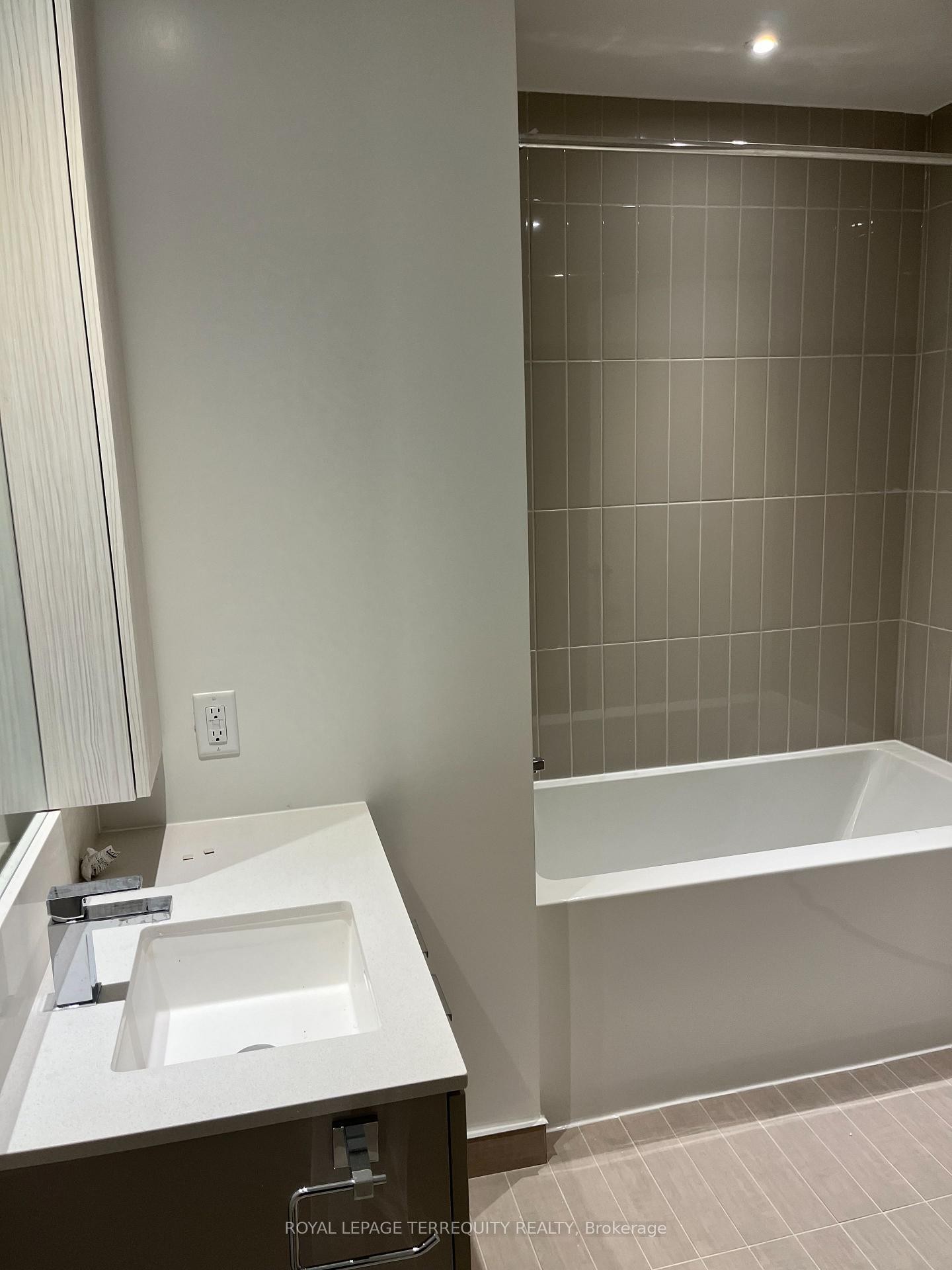 4611-3883 Quartz Road, Mississauga, ON - Indoor Photo Showing Bathroom