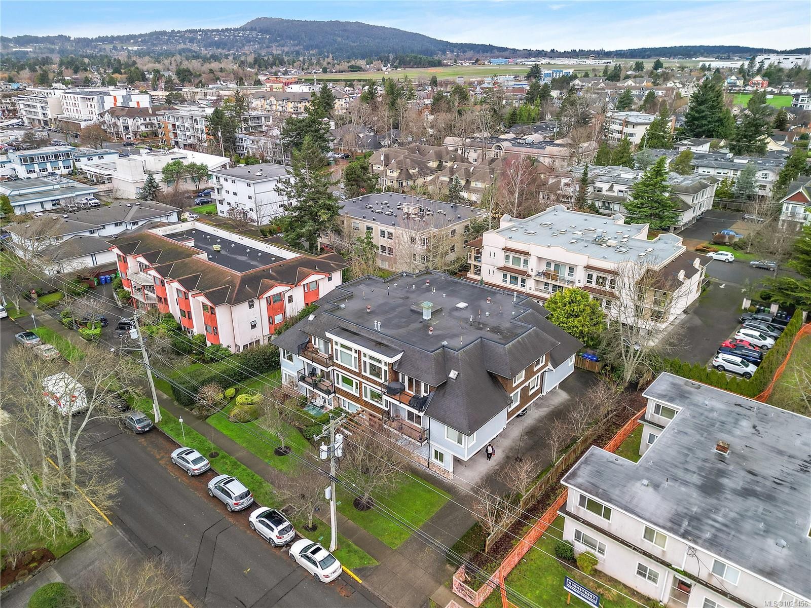 303-9942 Third St, Sidney, BC - Outdoor With View