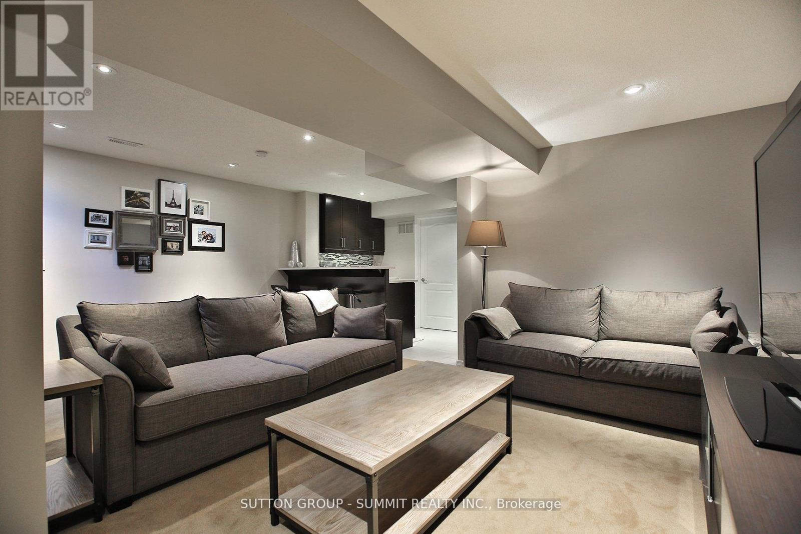 3122 Cabano Crescent, Mississauga, ON - Indoor Photo Showing Living Room