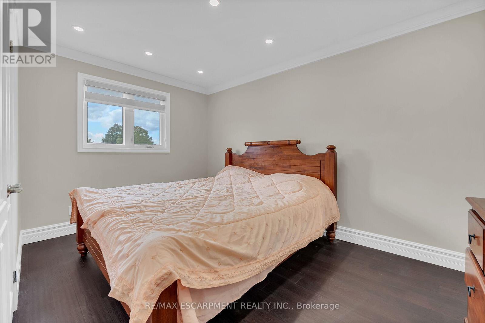 125 Valera Drive, Hamilton, ON - Indoor Photo Showing Bedroom