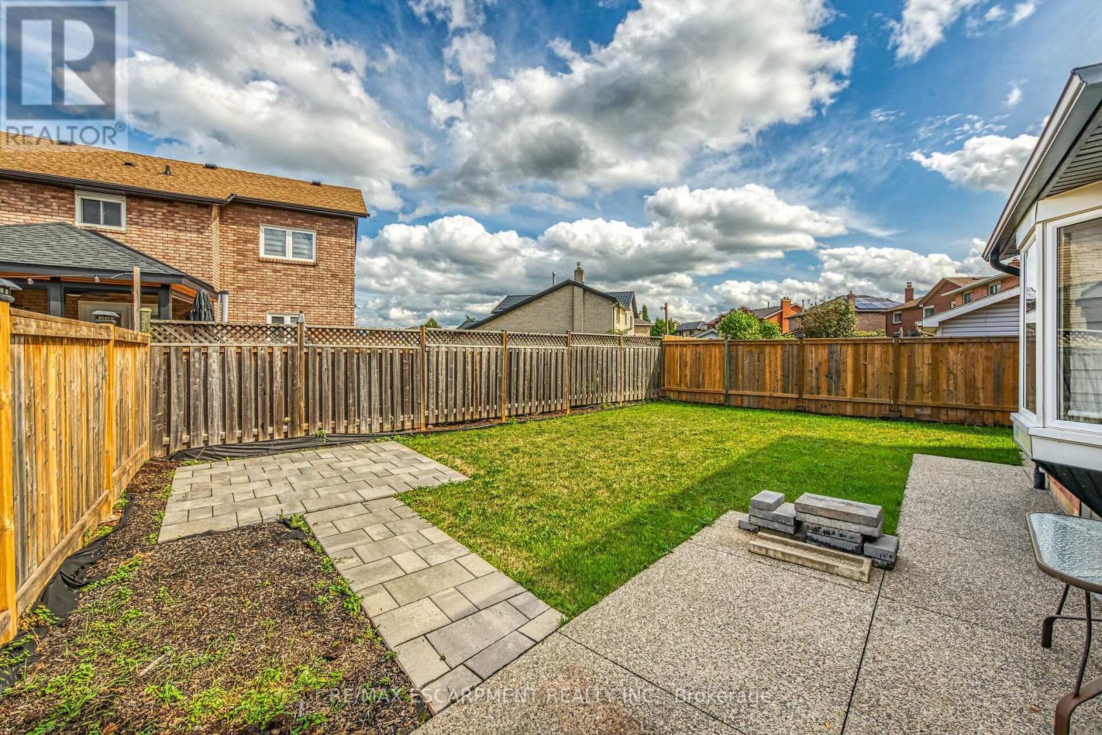 125 Valera Drive, Hamilton, ON - Outdoor