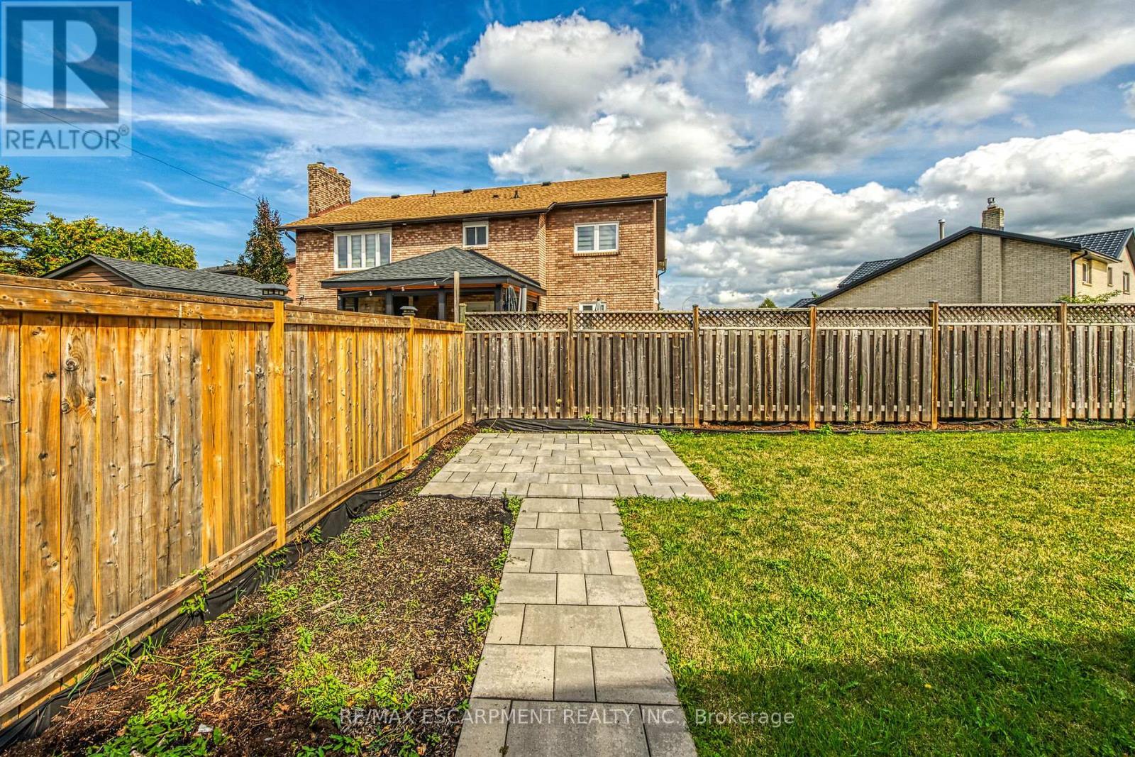 125 Valera Drive, Hamilton, ON - Outdoor