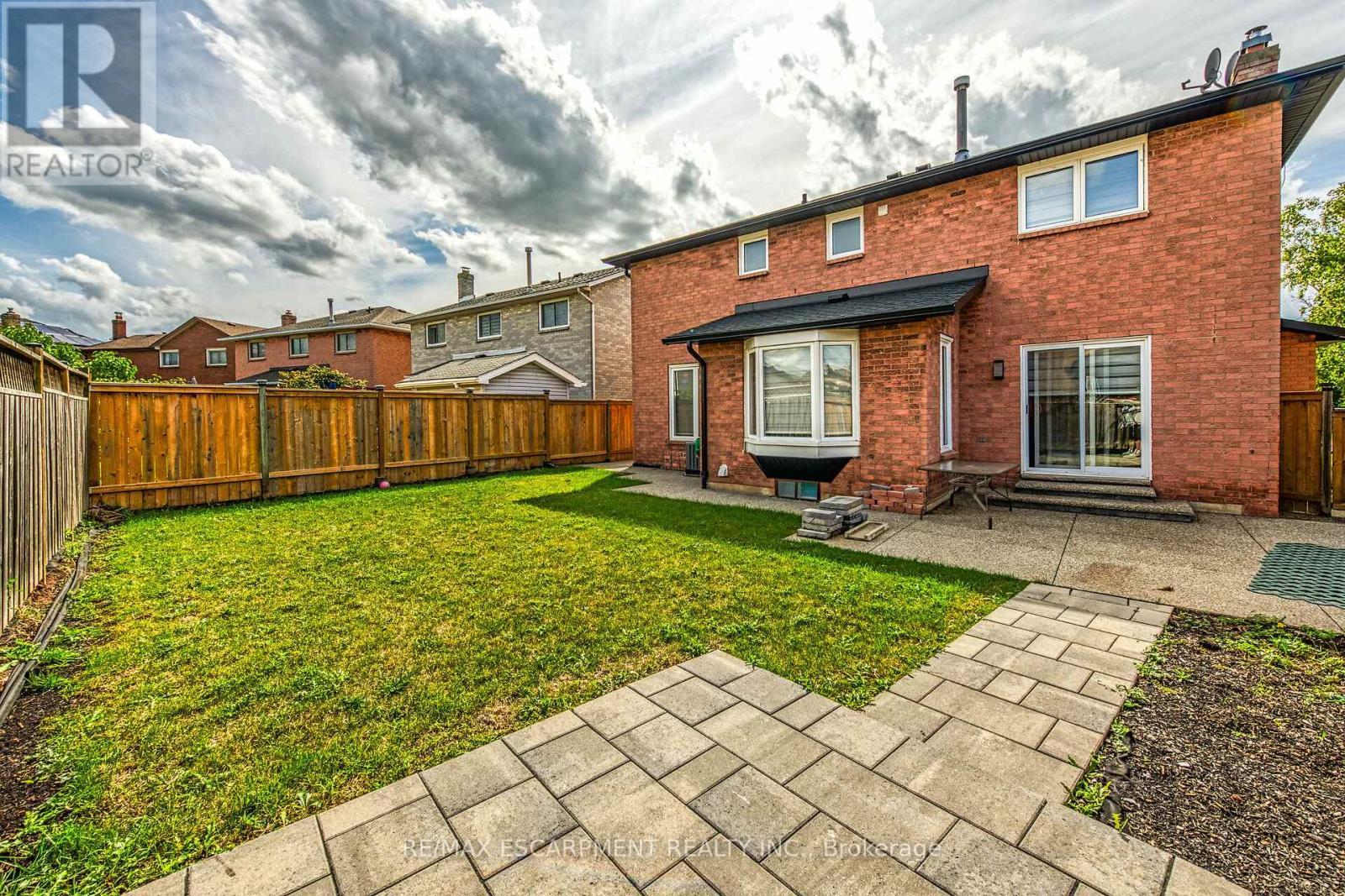 125 Valera Drive, Hamilton, ON - Outdoor