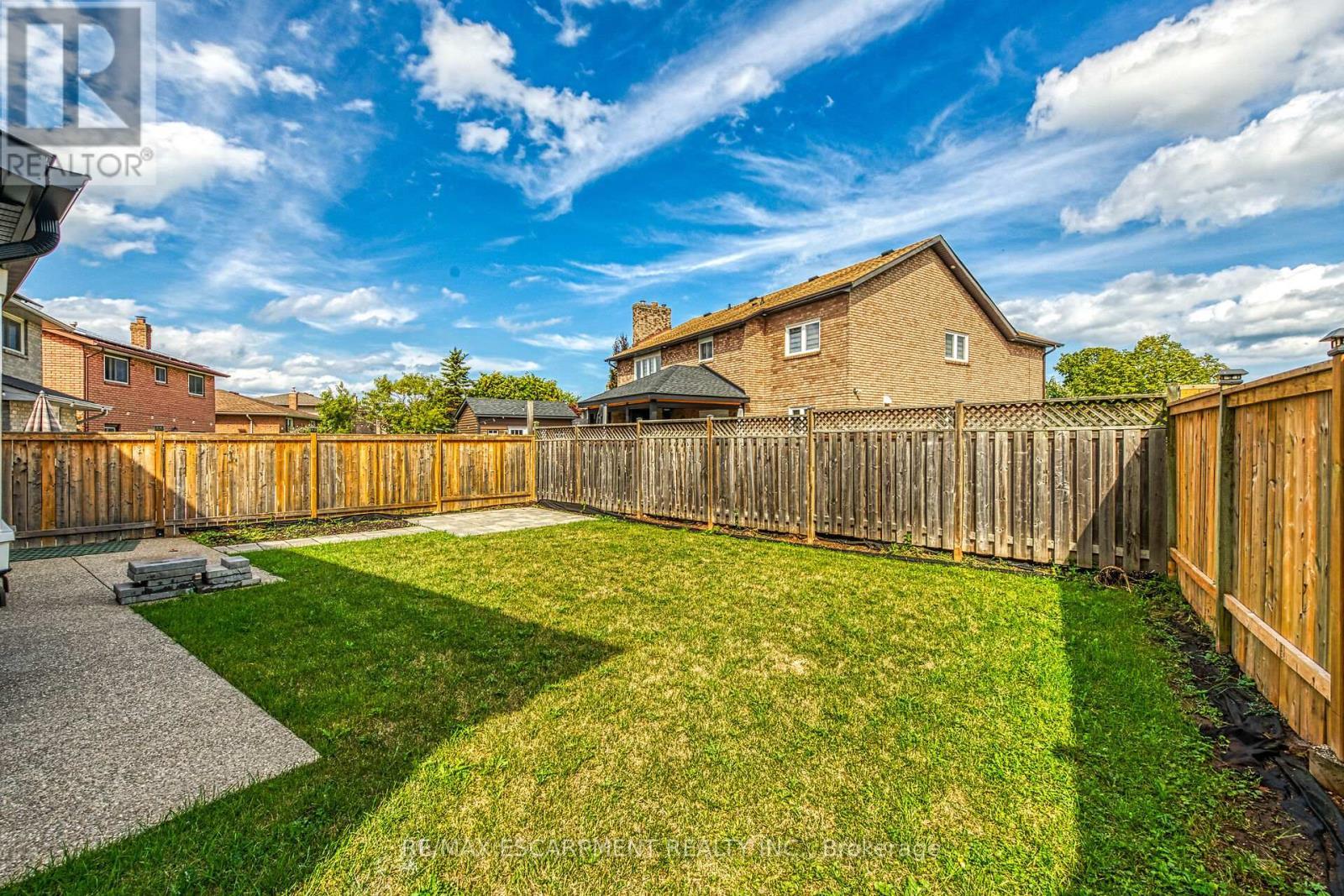 125 Valera Drive, Hamilton, ON - Outdoor