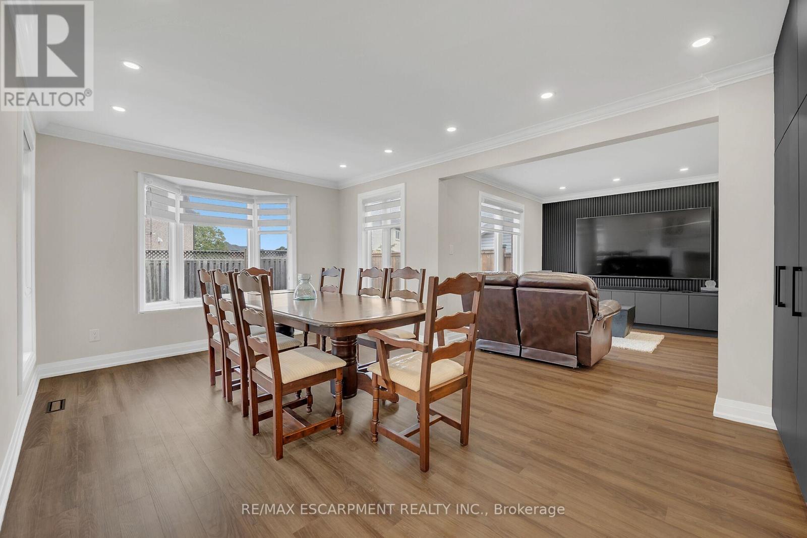 125 Valera Drive, Hamilton, ON - Indoor Photo Showing Dining Room