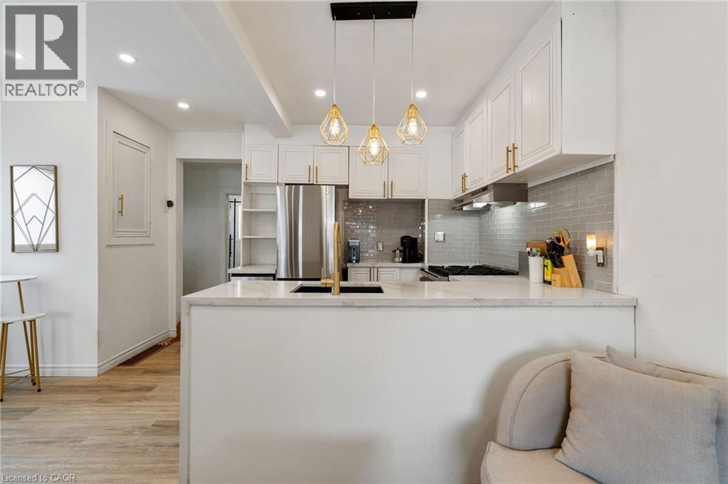 67 Glendale Avenue N, Hamilton, ON - Indoor Photo Showing Kitchen With Upgraded Kitchen