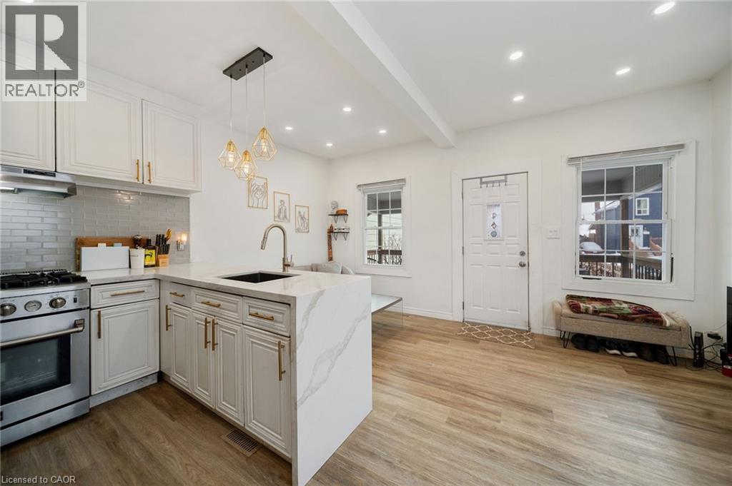 67 Glendale Avenue N, Hamilton, ON - Indoor Photo Showing Kitchen With Upgraded Kitchen