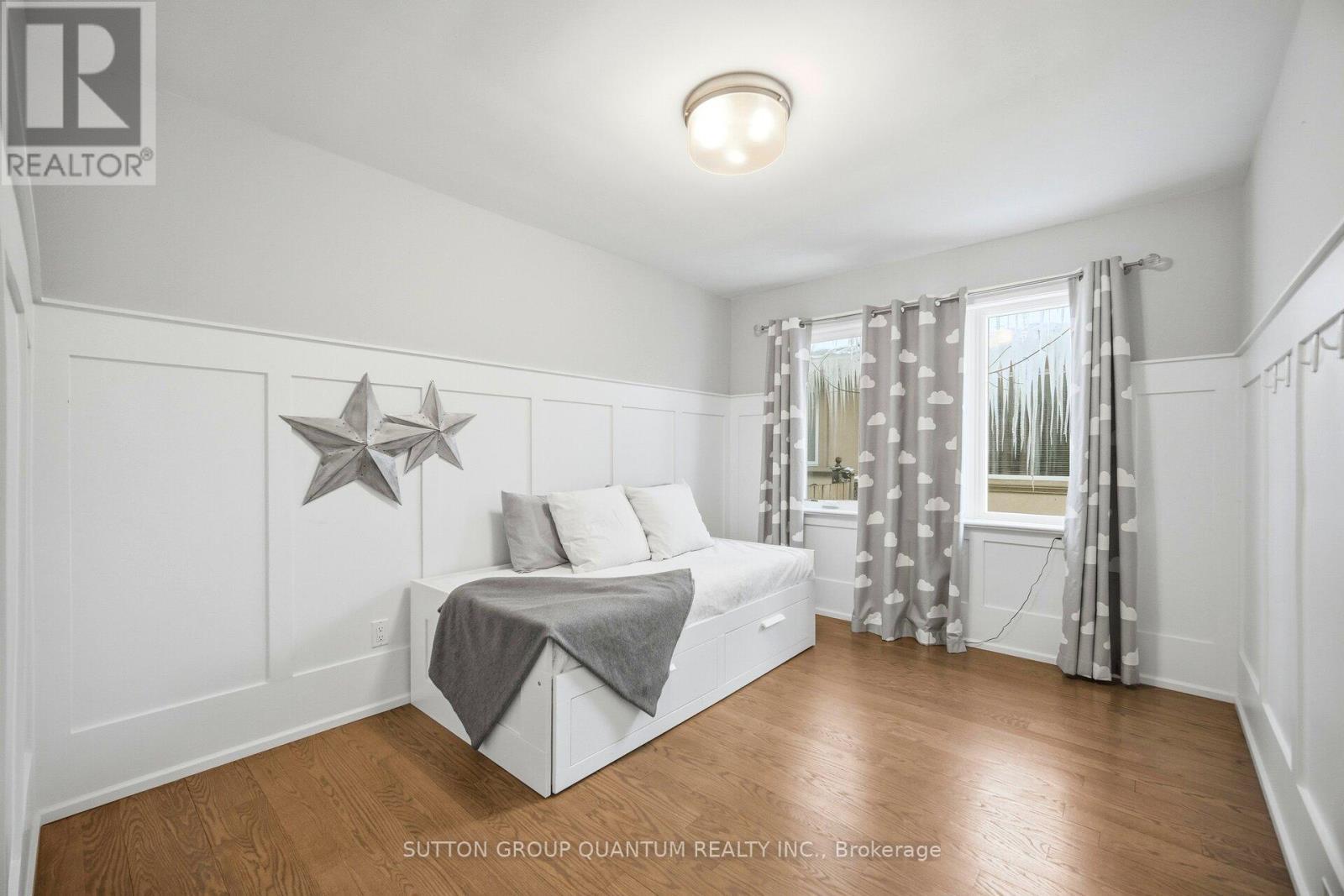133 Mineola Road E, Mississauga, ON - Indoor Photo Showing Bedroom