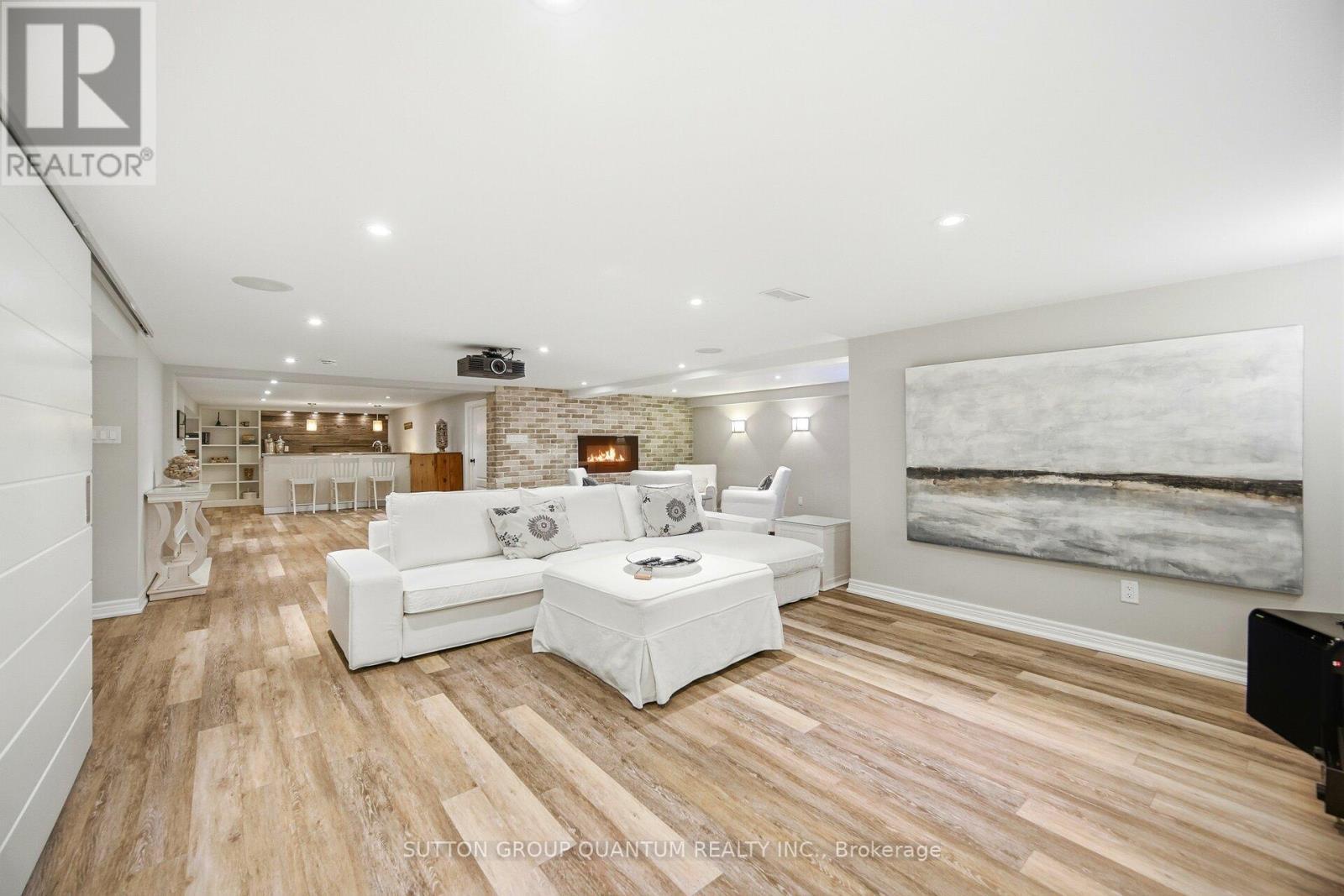 133 Mineola Road E, Mississauga, ON - Indoor Photo Showing Living Room