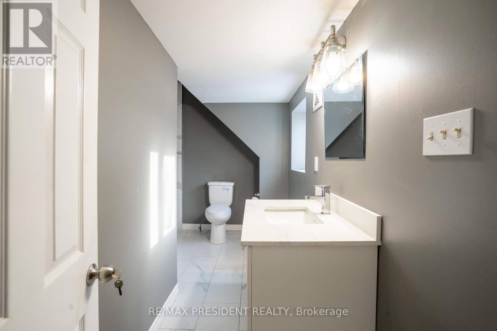 37 Catherine Street, St. Catharines, ON - Indoor Photo Showing Bathroom