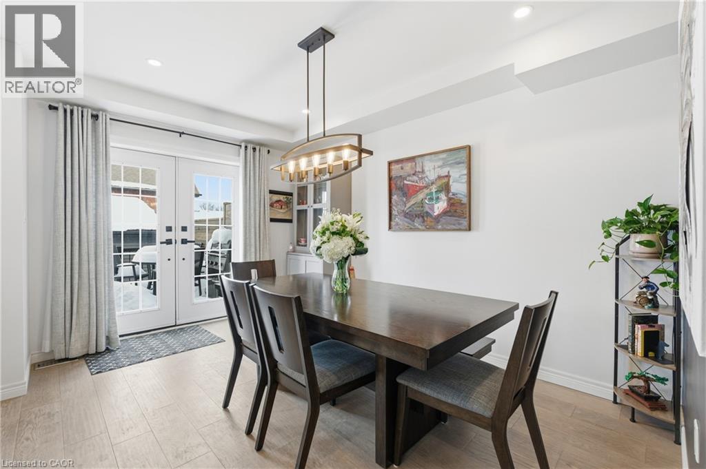 49 Brucedale Avenue E, Hamilton, ON - Indoor Photo Showing Dining Room