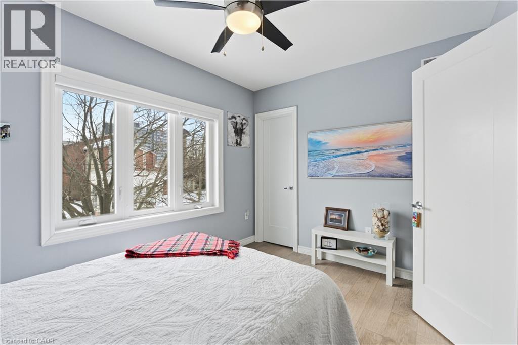 49 Brucedale Avenue E, Hamilton, ON - Indoor Photo Showing Bedroom