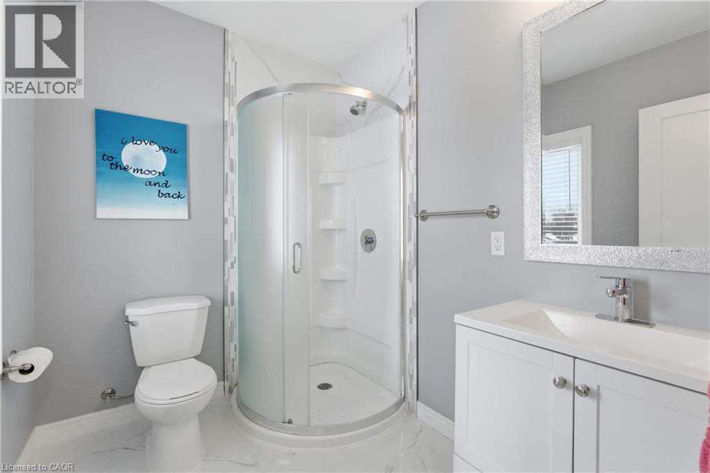 49 Brucedale Avenue E, Hamilton, ON - Indoor Photo Showing Bathroom
