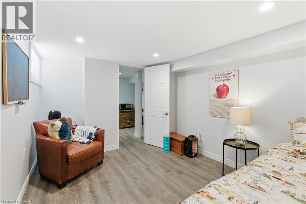 49 Brucedale Avenue E, Hamilton, ON - Indoor Photo Showing Bedroom