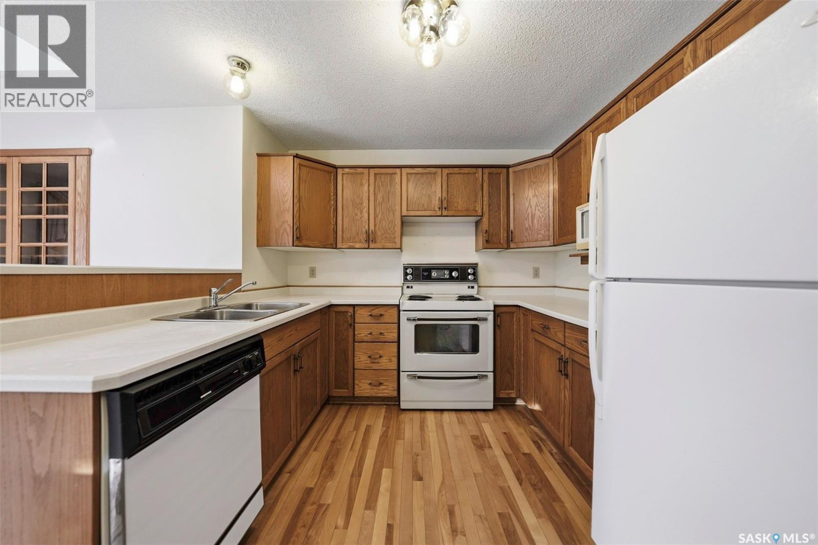 110 Cowley Road, Saskatoon, SK - Indoor Photo Showing Kitchen With Double Sink