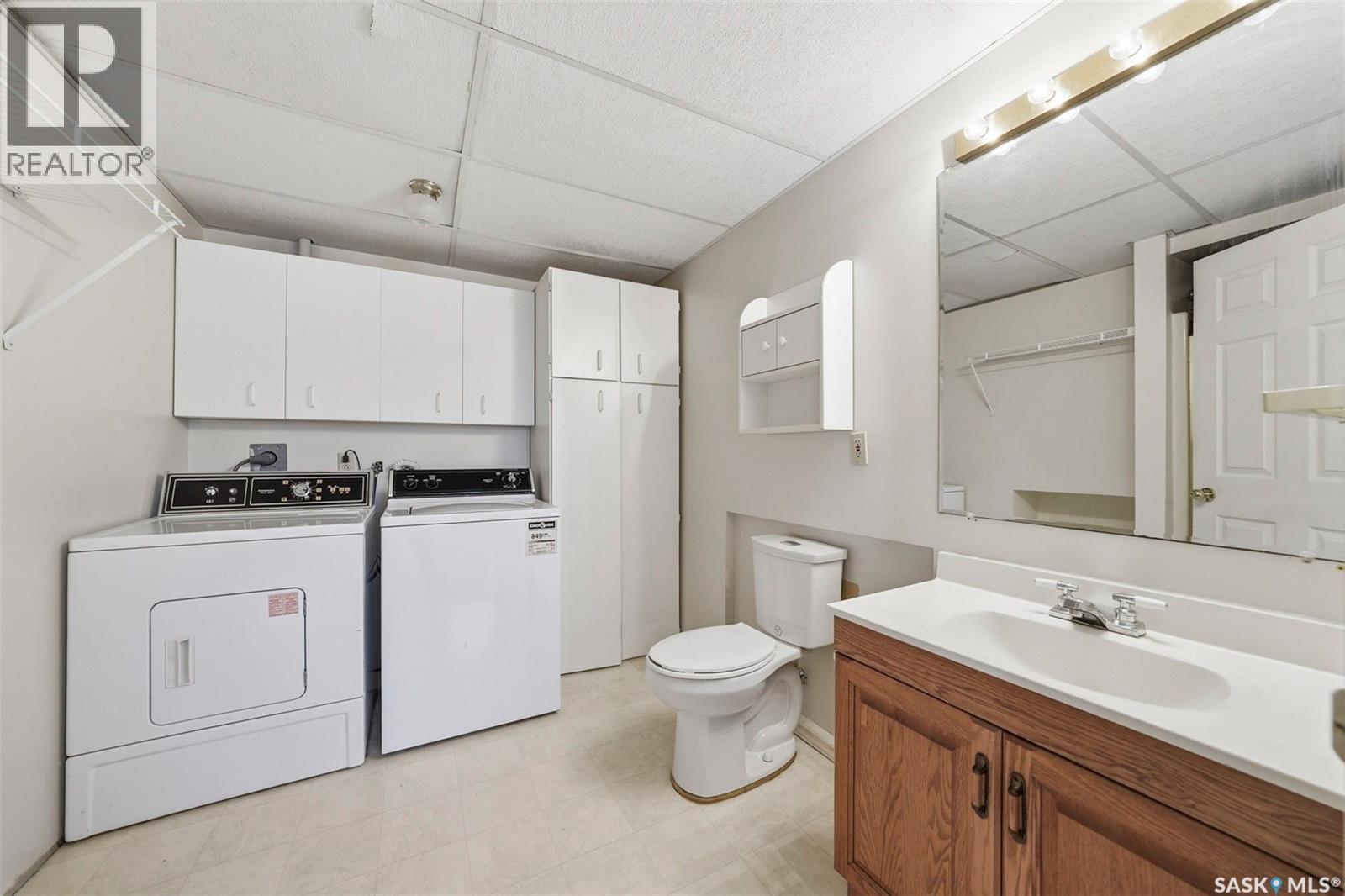 110 Cowley Road, Saskatoon, SK - Indoor Photo Showing Laundry Room