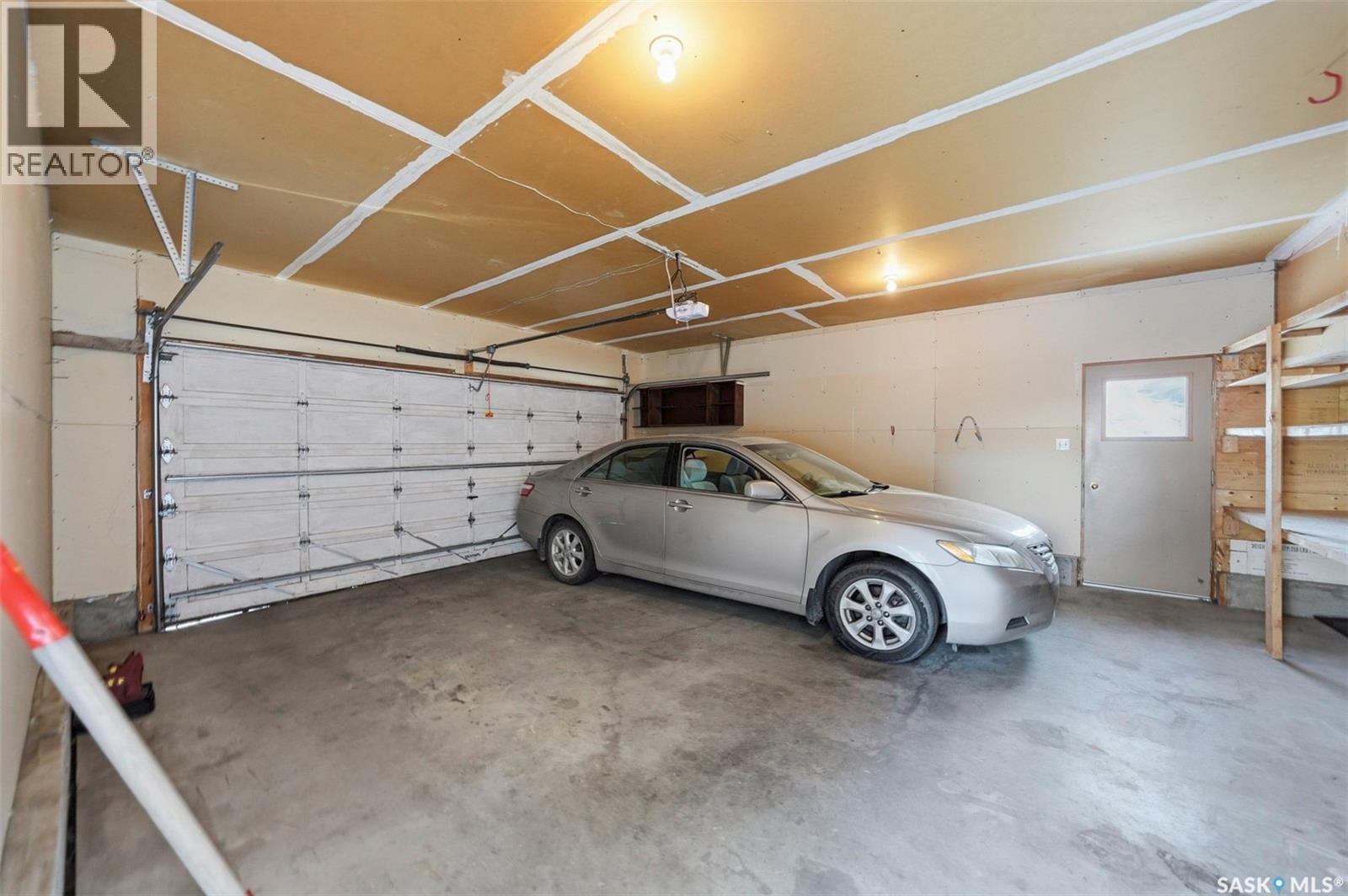 110 Cowley Road, Saskatoon, SK - Indoor Photo Showing Garage