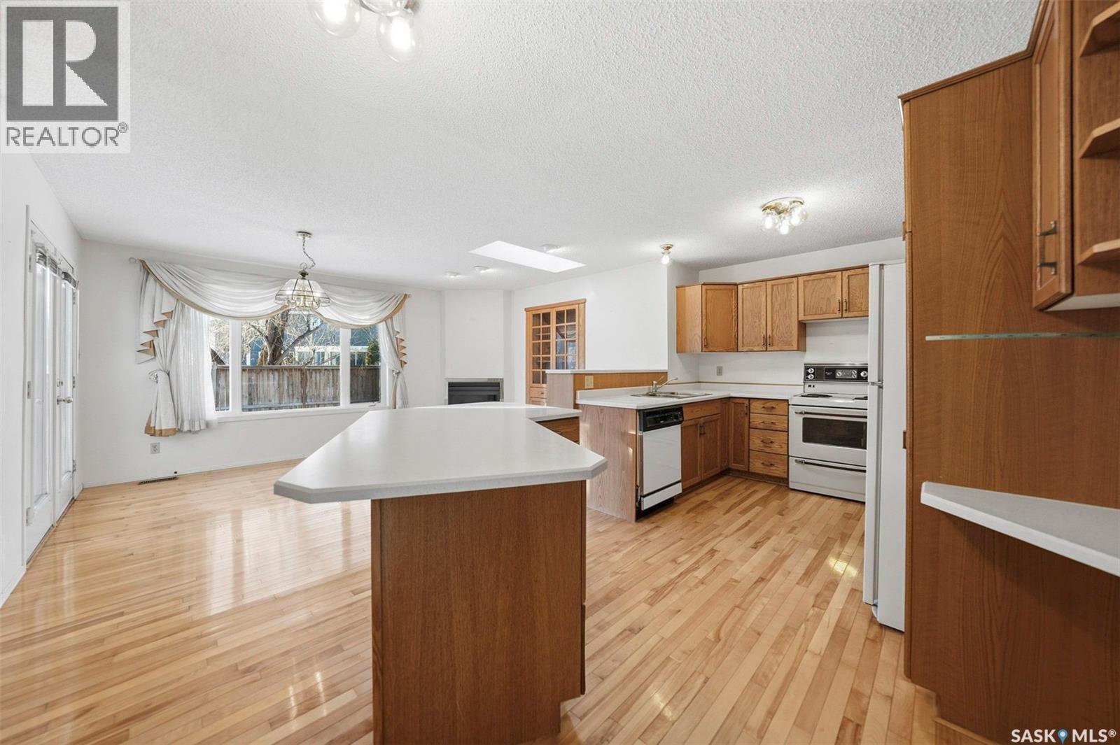 110 Cowley Road, Saskatoon, SK - Indoor Photo Showing Kitchen