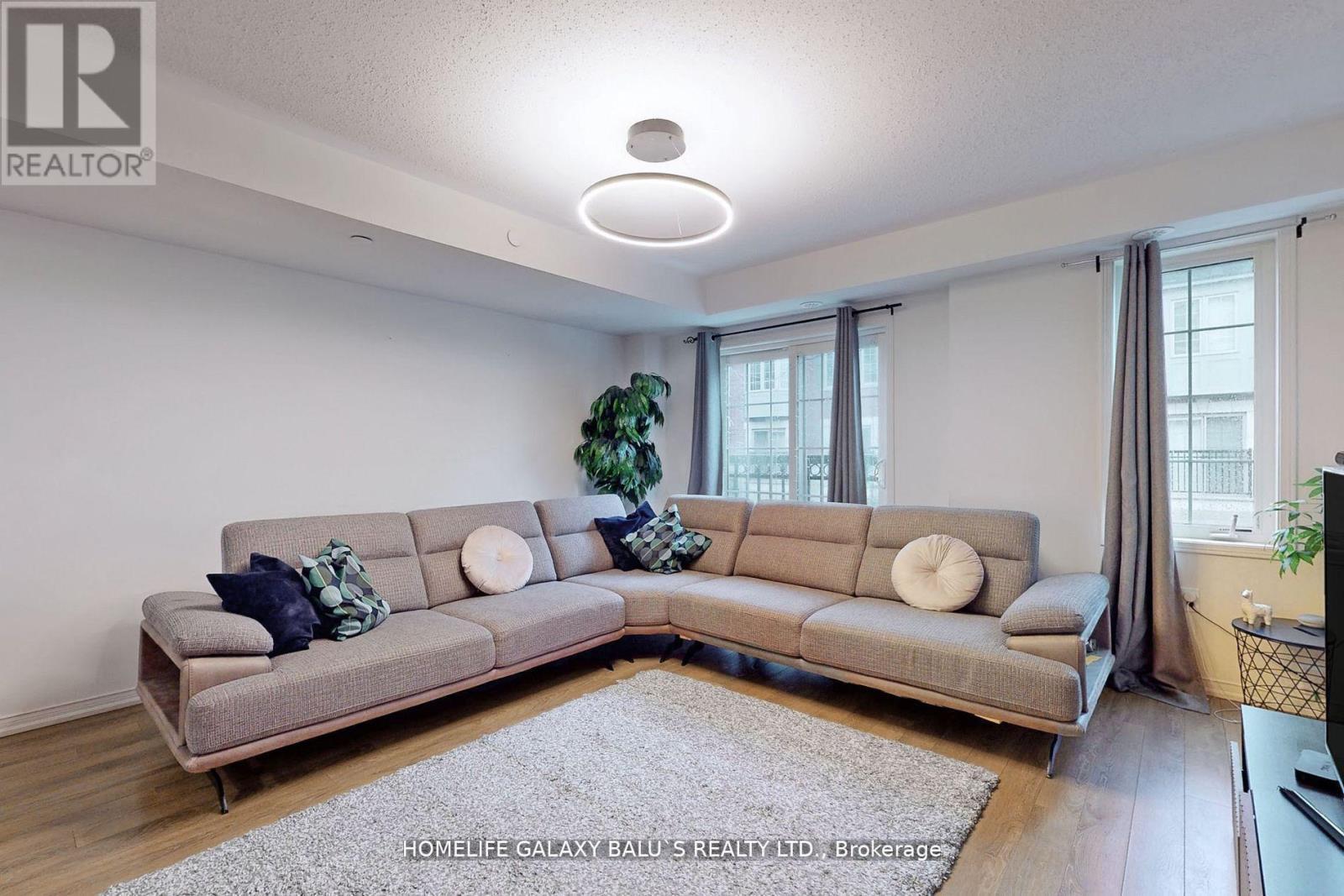 46 Filly Path, Oshawa, ON - Indoor Photo Showing Living Room
