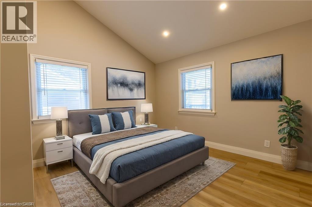 34 Close Avenue, Cambridge, ON - Indoor Photo Showing Bedroom