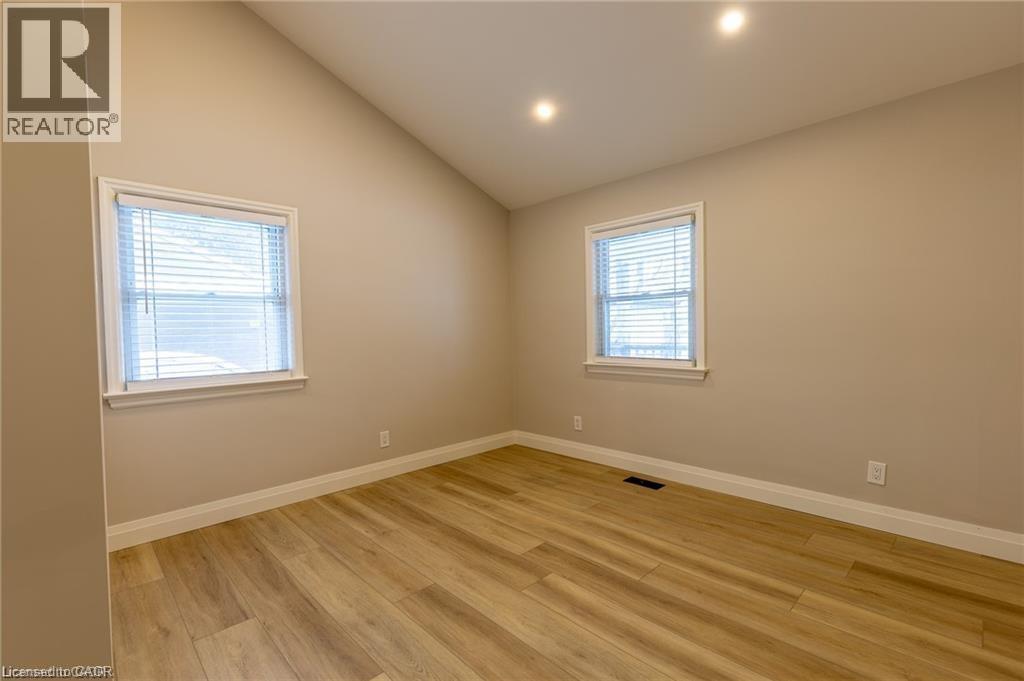 34 Close Avenue, Cambridge, ON - Indoor Photo Showing Other Room