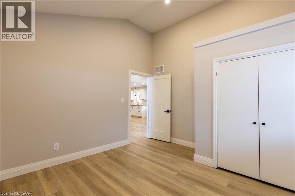 34 Close Avenue, Cambridge, ON - Indoor Photo Showing Other Room