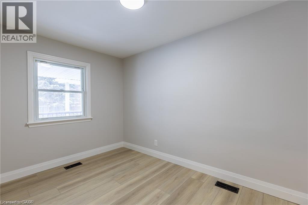 34 Close Avenue, Cambridge, ON - Indoor Photo Showing Other Room