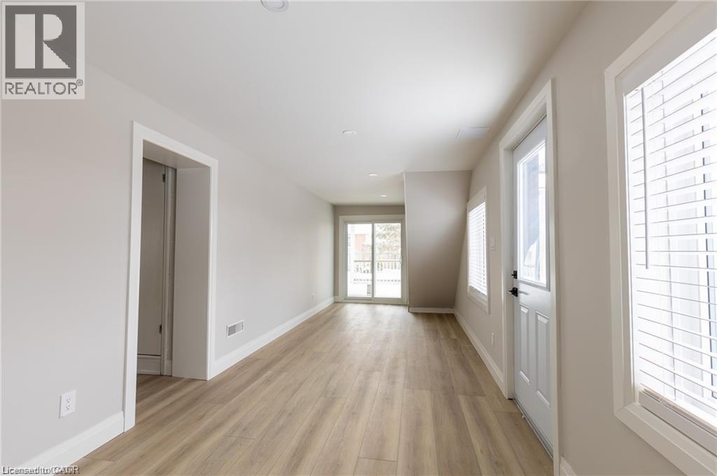 34 Close Avenue, Cambridge, ON - Indoor Photo Showing Other Room